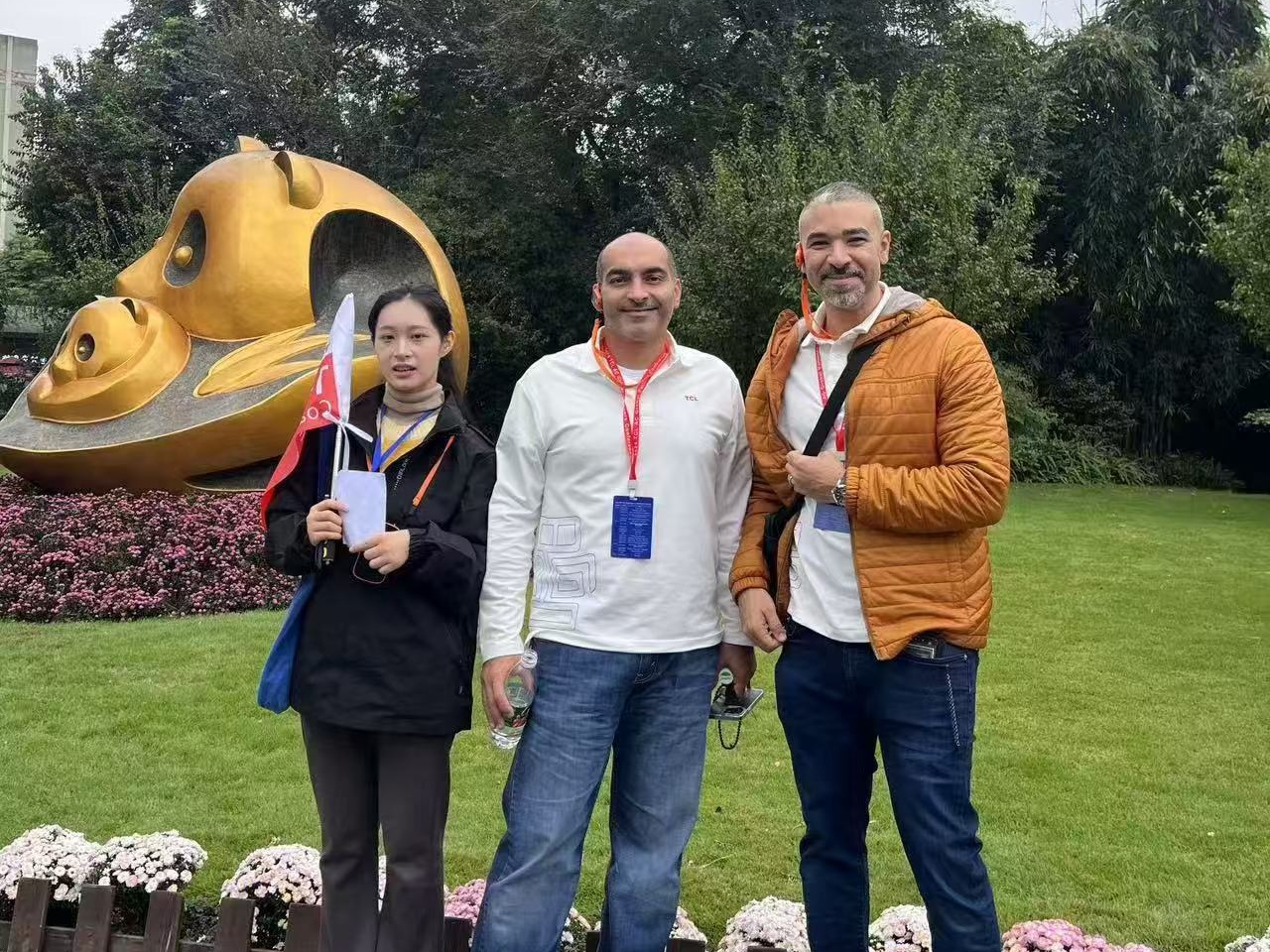 Chengdu 1 Day Layover Tour Famliy Tour: Panda Base & People's Park & Kuanzhai Alley&Airport transfer