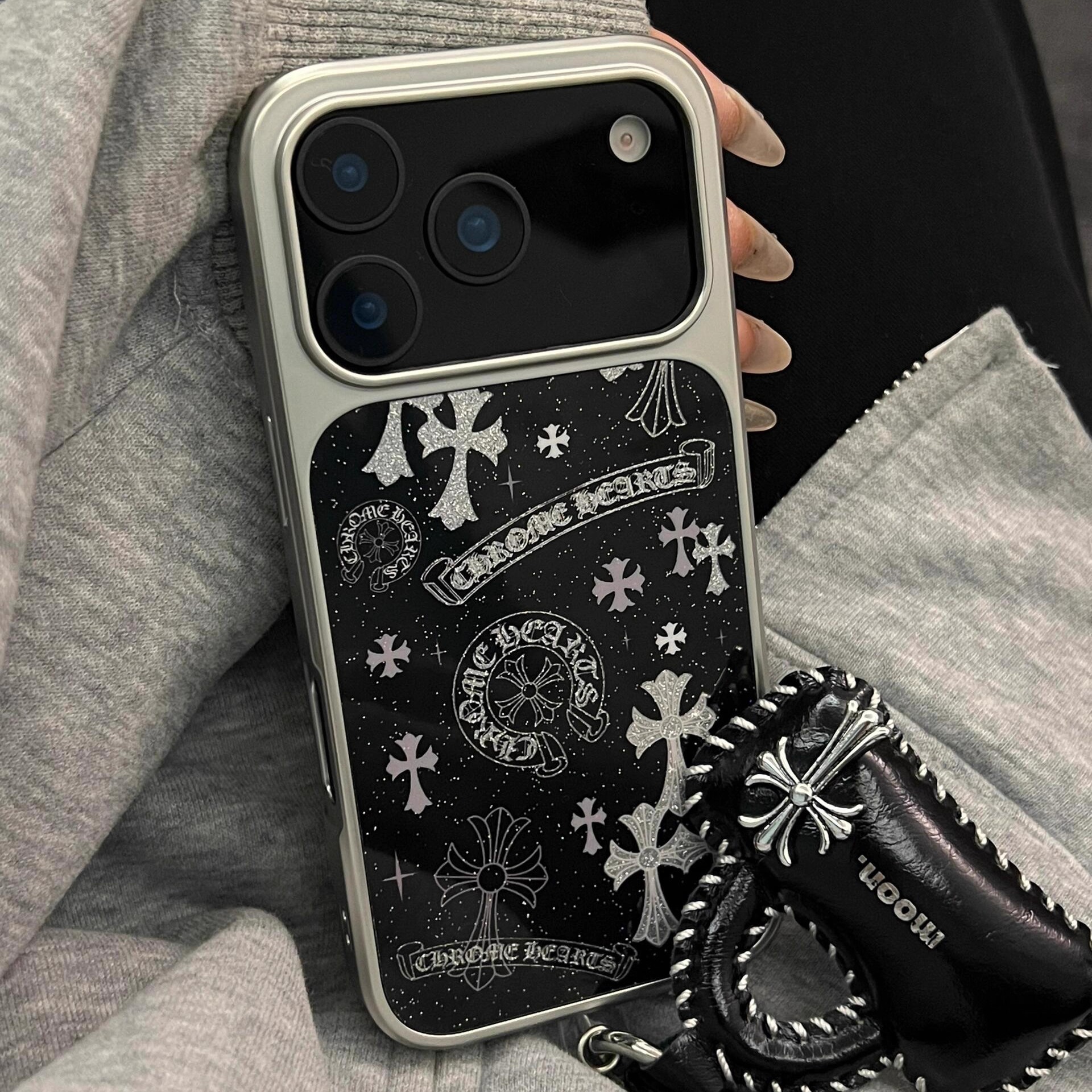 キラキラ輝くiphone17/17pro ケースクロム ハーツ iphone16/16pro