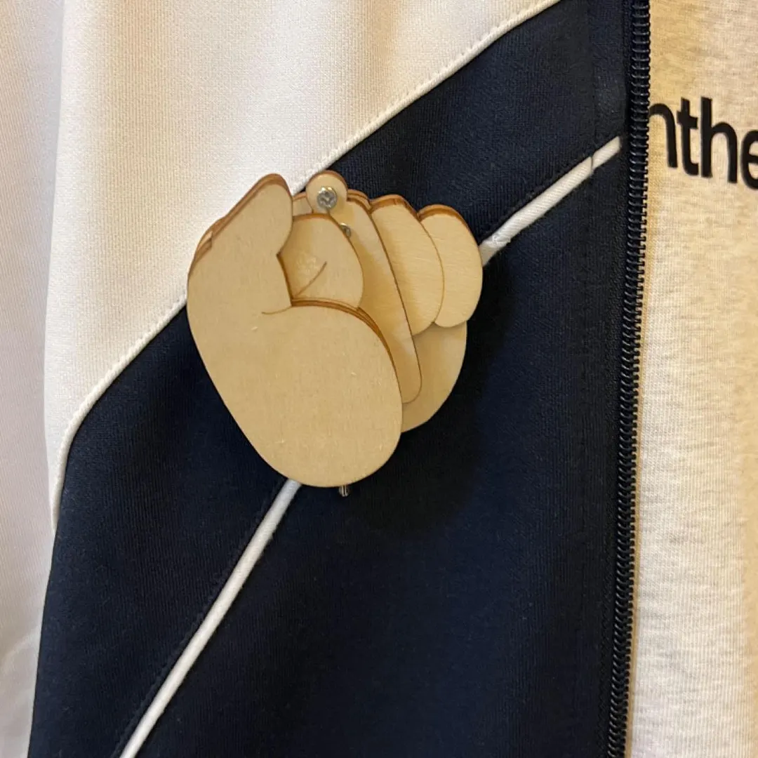 🤣Funny Wooden Finger Brooch