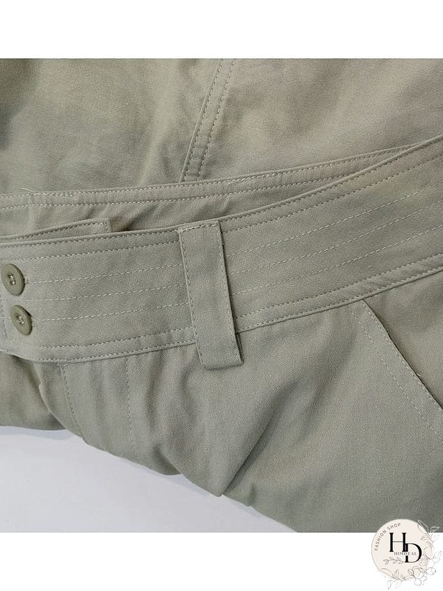 Streetwear-Inspired Black Cargo Pants