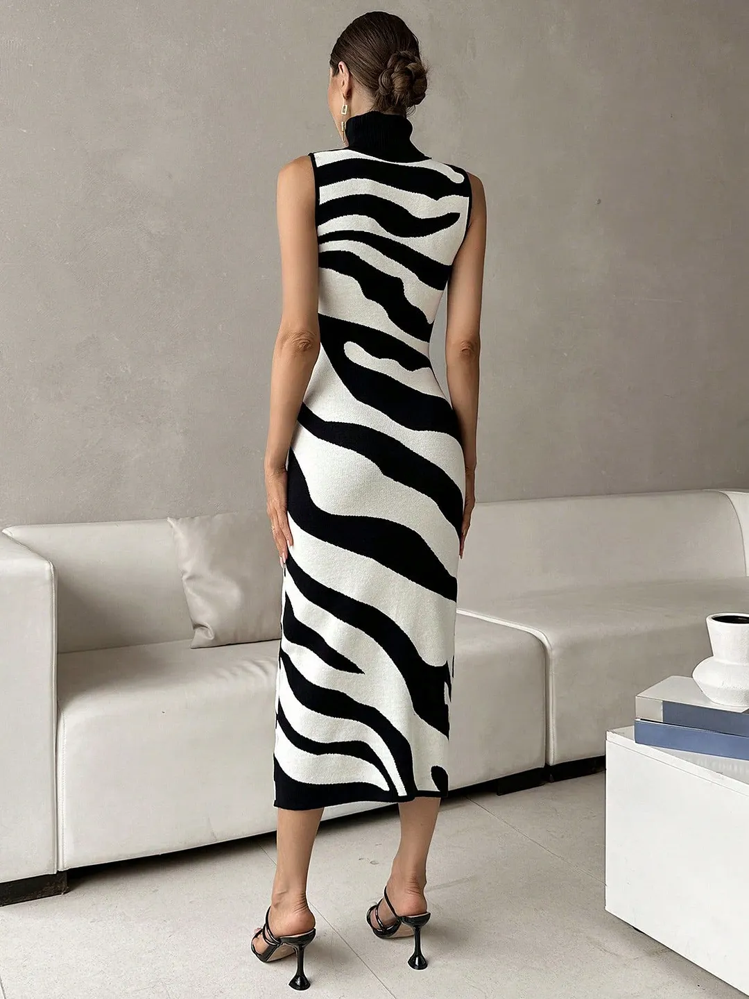 Nigikala Nigikala High-Neckless Sleeveless Striped Bag-Butyle Slimmed Sexy Knitted Dress Woman
