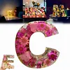 Veilleuse LED avec lettres imprim&eacute;es de fleurs s&eacute;ch&eacute;es en r&eacute;sine