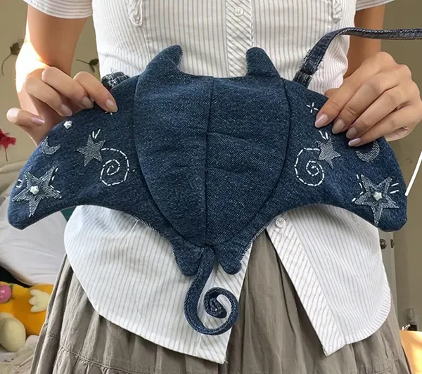DIY Cute Manta Ray Shoulder Bag Sewing Template &ndash; With Instructions