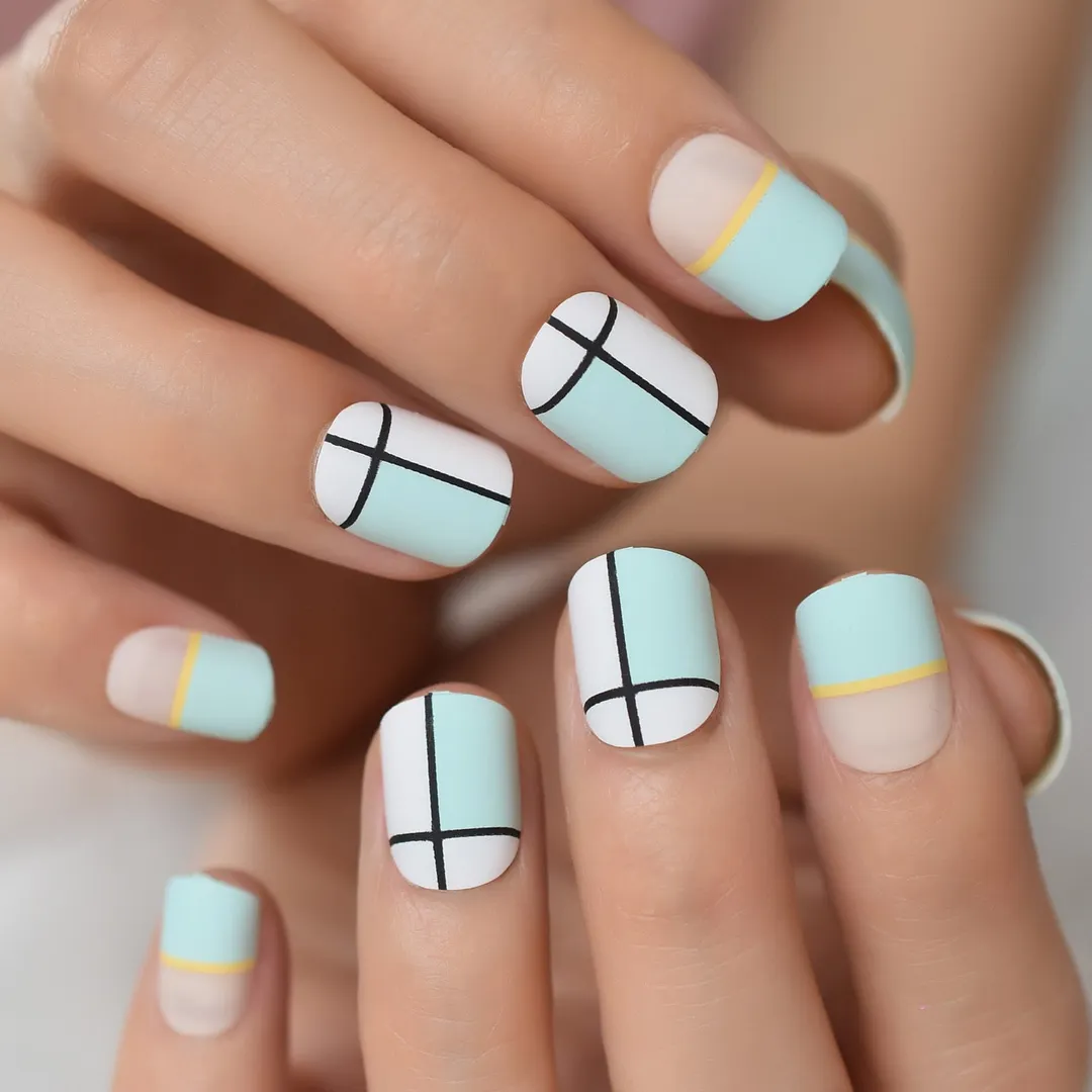 Reusable Geometric Press On Nails Special Girls False Nails Green Nude Custom Artificial Fingernails Short Round Tips-Nail Inspo