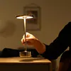 Lampe de table m&eacute;tallique sans fil 