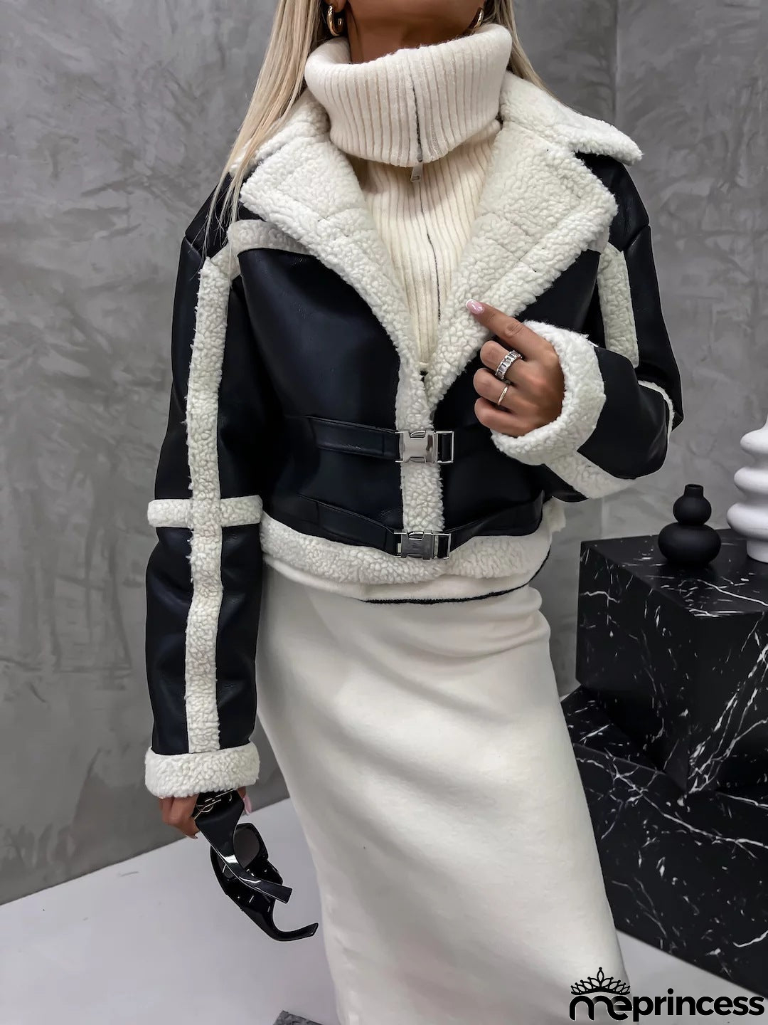 Elegant and Versatile winter garment
