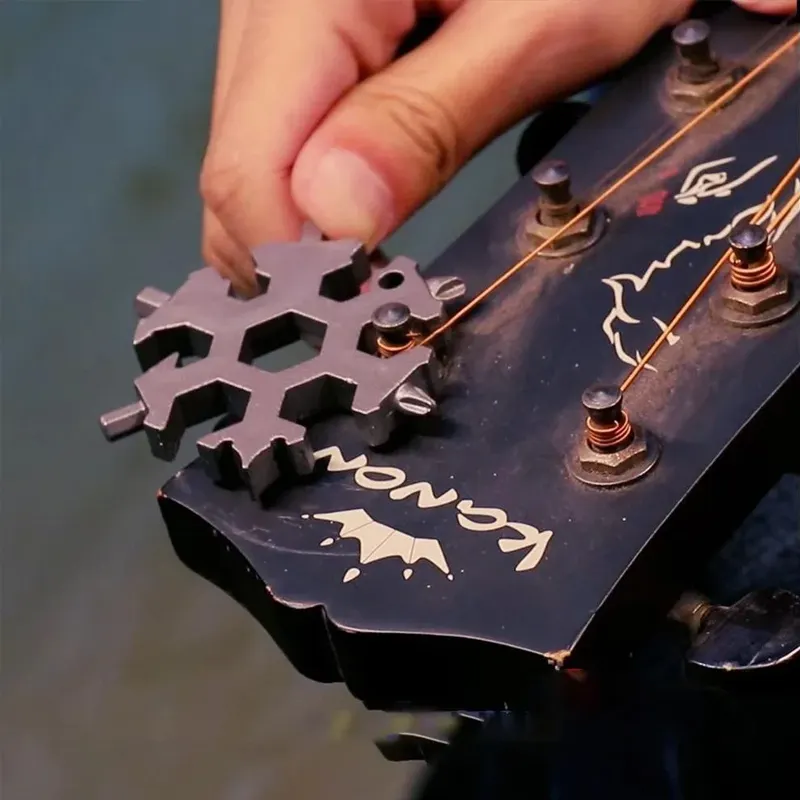 SAKER&reg; 18-in-1 Snowflake Multi-Tool
