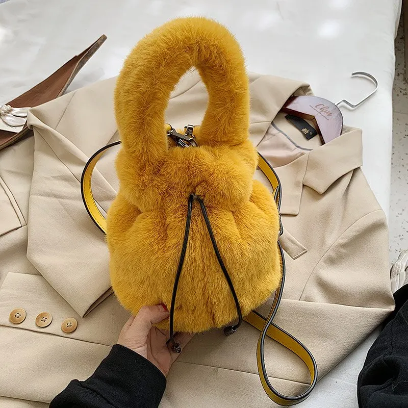 էѧӧܧ Winter Small Soft Faux Fur Shoulder Crossbody Bags 2021 Women Brand Luxury Fashion Lady Chain Totes Handbags Purses