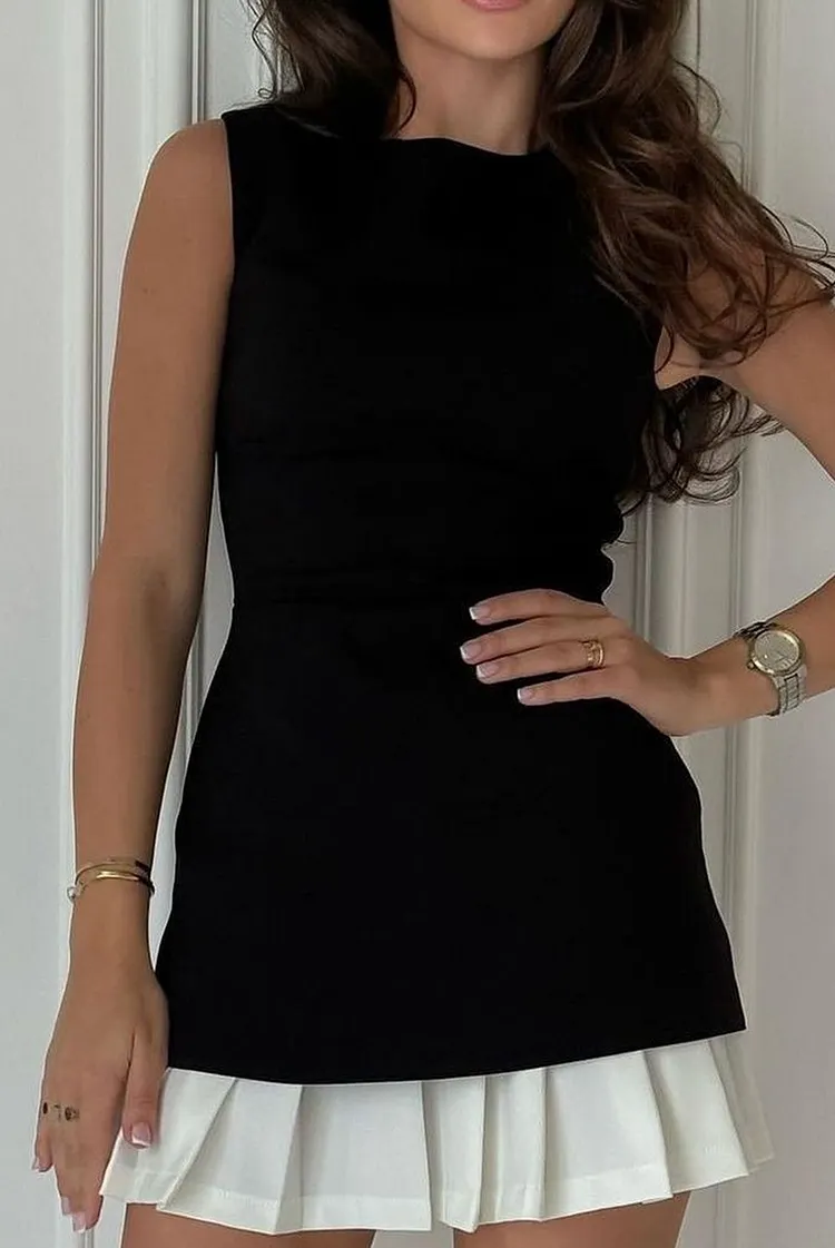 Slim Fit Sleeveless Mini Dress with Round Neck and Pleated Detail