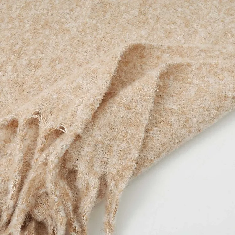 Beauty-Emily Knitted Scarf with Yarn for Warmth and Comfort