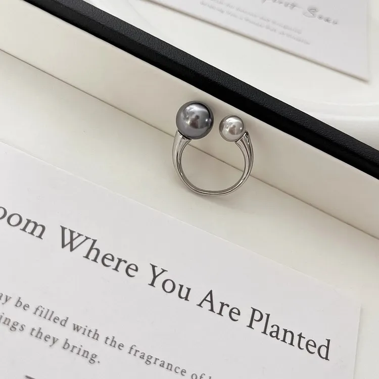 Open Ended Pearl Ring for Women Tahitian Grey & Black Design