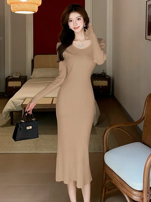 Uveng Pat Gentle Little Whine Fine Knitting Hanging Neck Pure Desire Forked Dress Autumn And Winter Temperament Waist Waist Hip Length Skirt