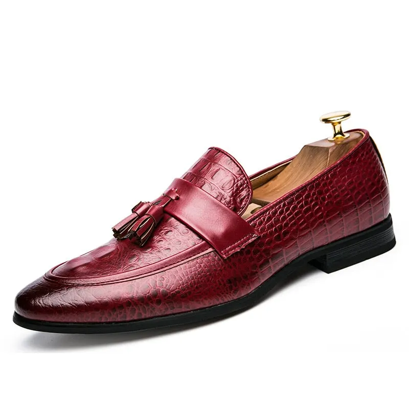 Patent Leather shoes men Leather outdoor tassel slip on moccasins With Bow Tie Men Wedding Black Dress Shoes Men Banquet Loafers