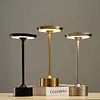 Lampe de table m&eacute;tallique sans fil 