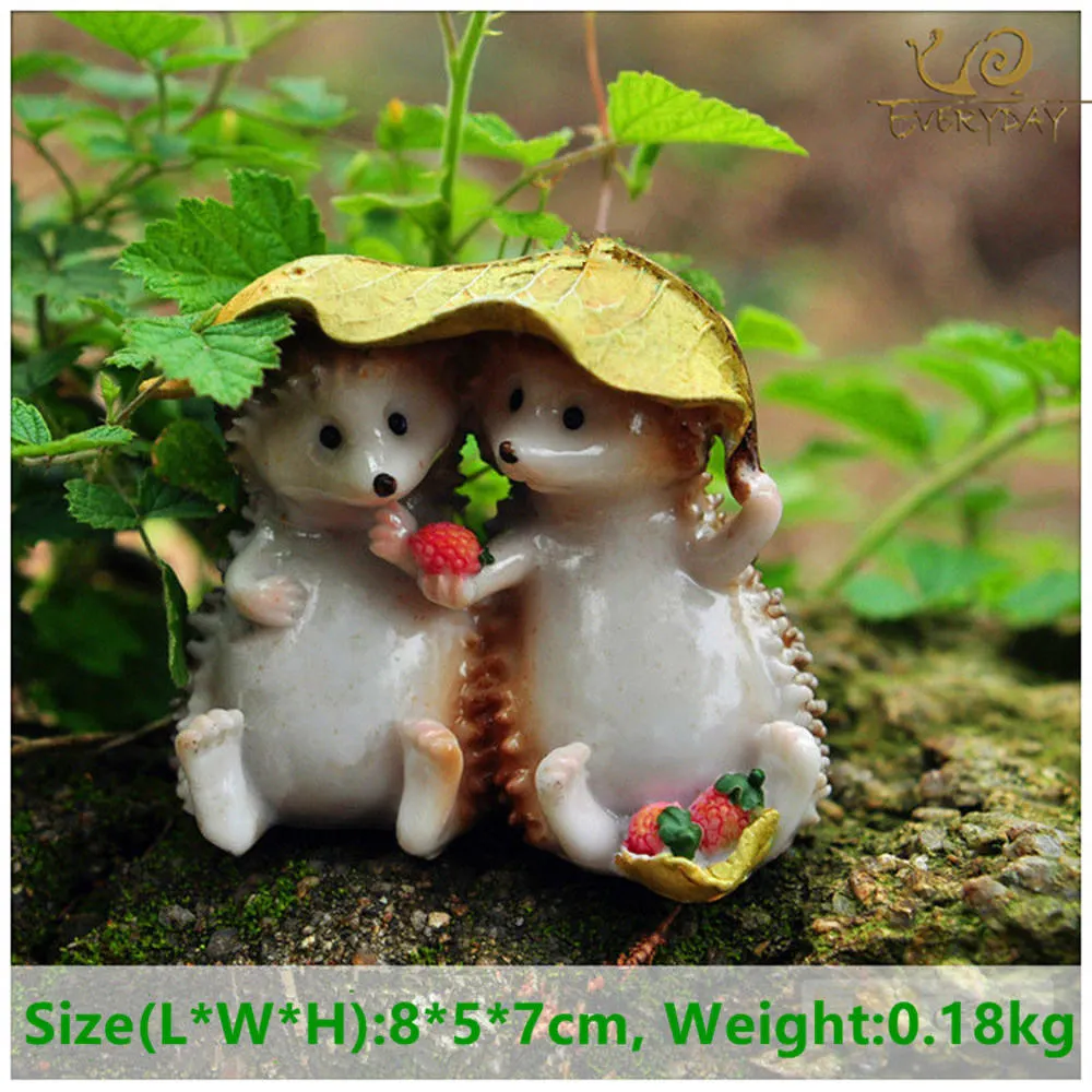 EVERYDAY COLLECTION Lovely Fairy Garden Miniatures Resin Hedgehog Figurine for Adults Child Office Decoration Desk ornament