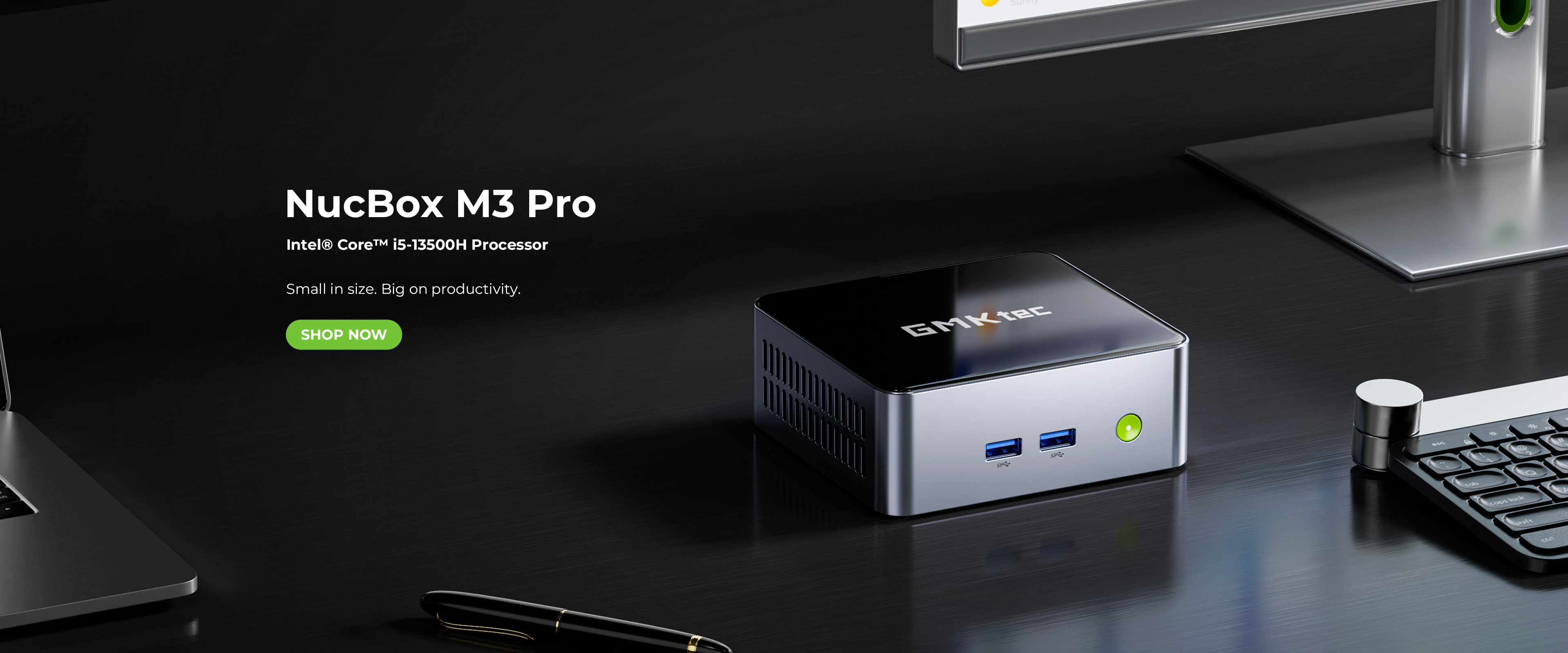 GMKtec NucBox M3 Pro на робочому столі з кількома моніторами