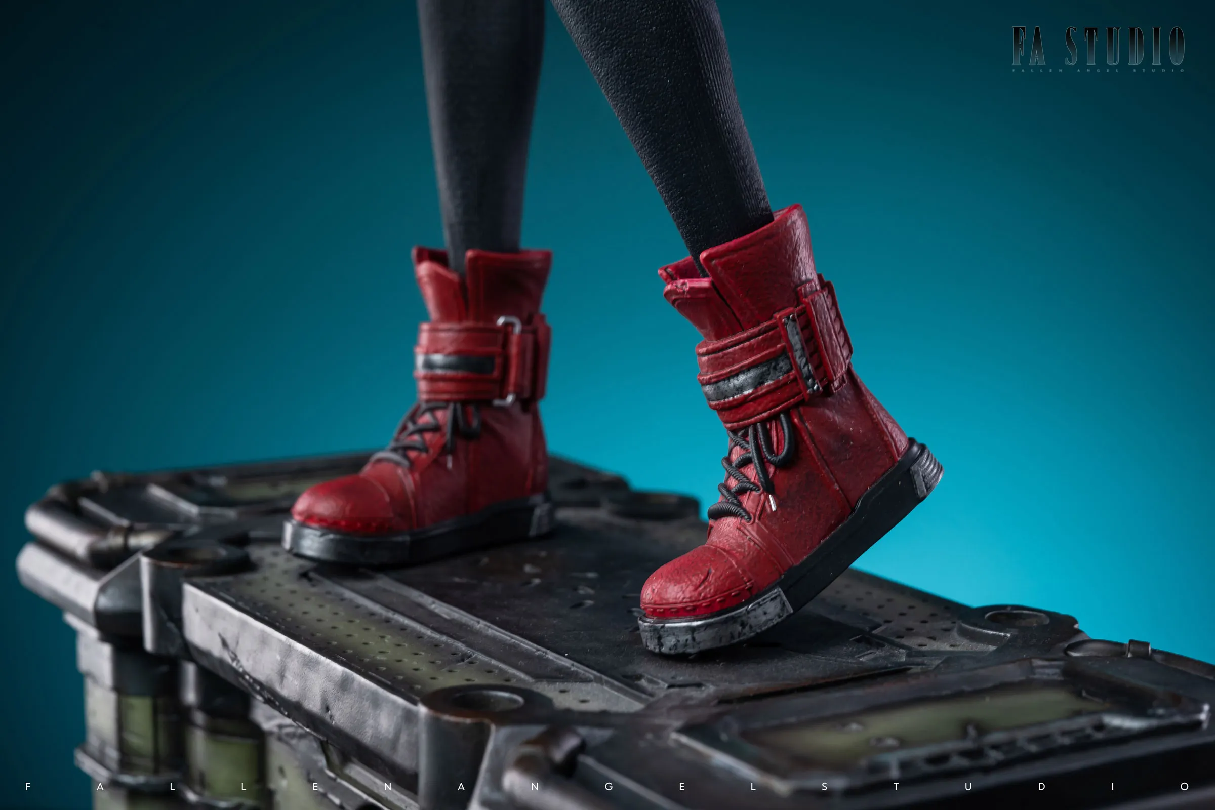 1/4 Scale Tifa Lockhart & Cloud Strife - (FF7) Final Fantasy VII
