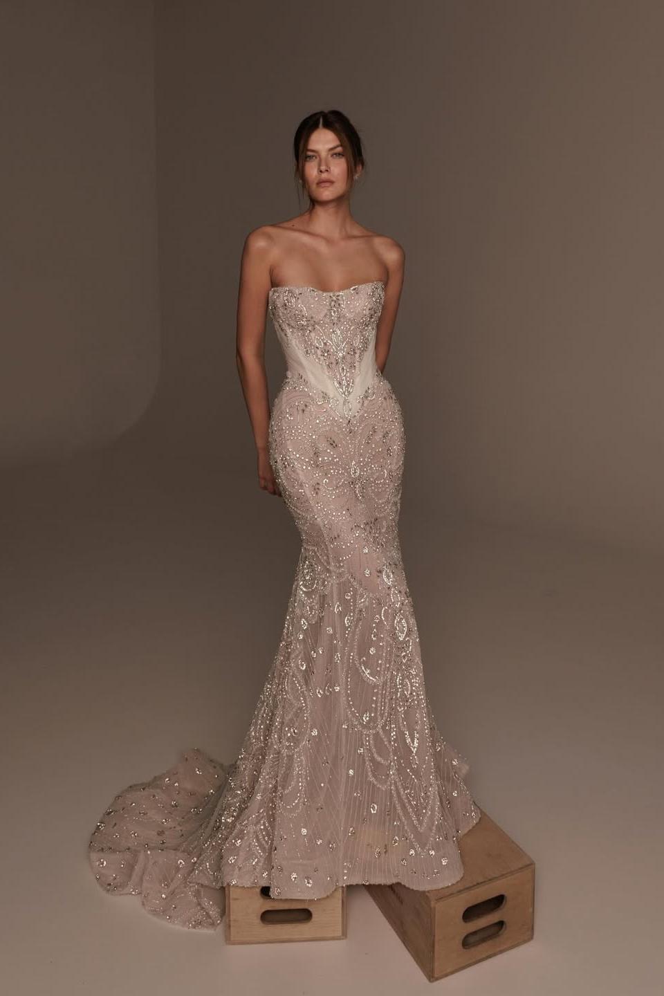 Lussooy Glamorous Sleeveless Sweetheart Mermaid Long Prom Dress with Beadings 