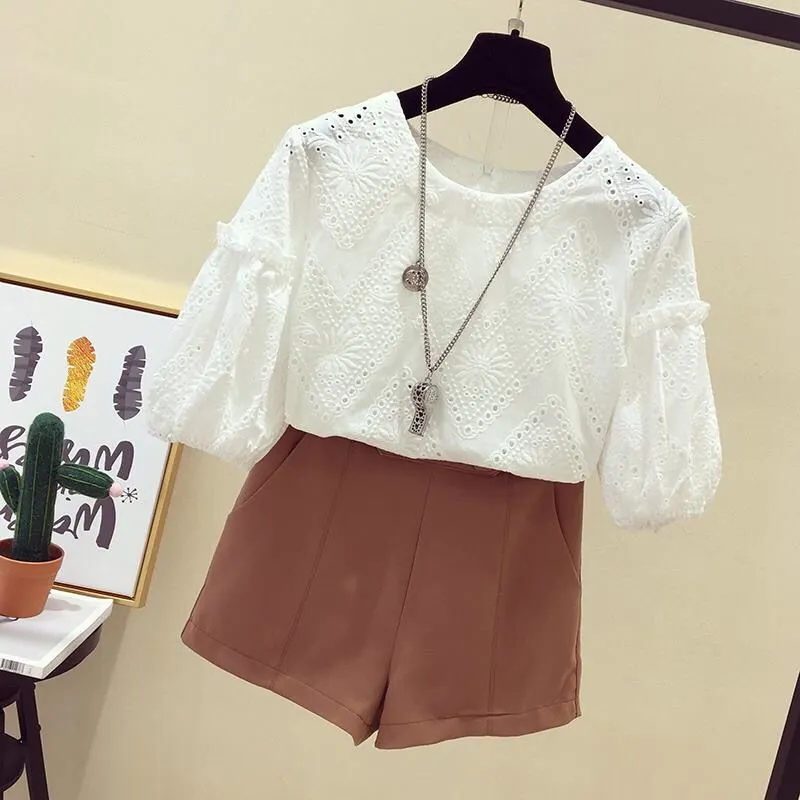 Korean Summer Shirts Hook Flower Short Sleeve Lace Shirt White Lace Top Women Fashion New Small Blouse Women White Blouse 13439