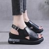 Nowe mokasyny w stylu vintage na koturnie | Gucci&trade;