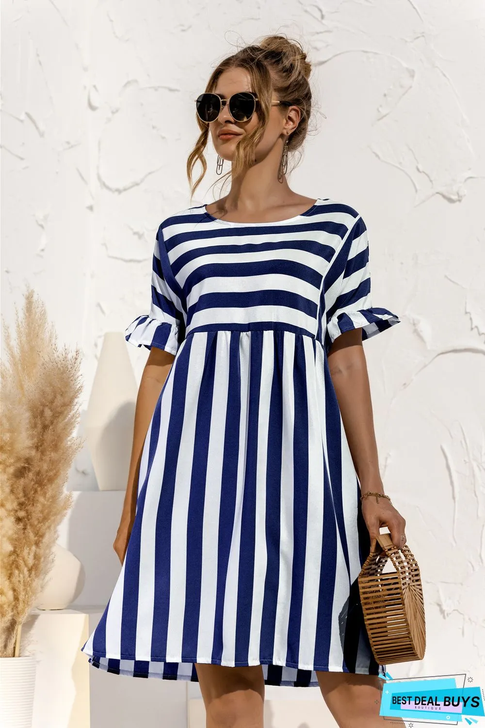 Loose Dress with Ruffled Stripes and Contrasting Colors