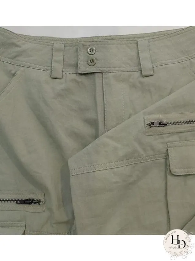 Streetwear-Inspired Black Cargo Pants