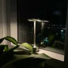 Lampe de table m&eacute;tallique sans fil 