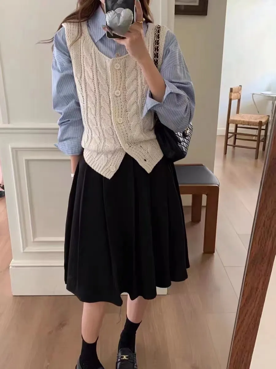 Churchf Churchf Short Fold Wear Single Breasted Sweater Cardigan Vest Retro Twist Round Neck Thick Line Knit Vest Woman