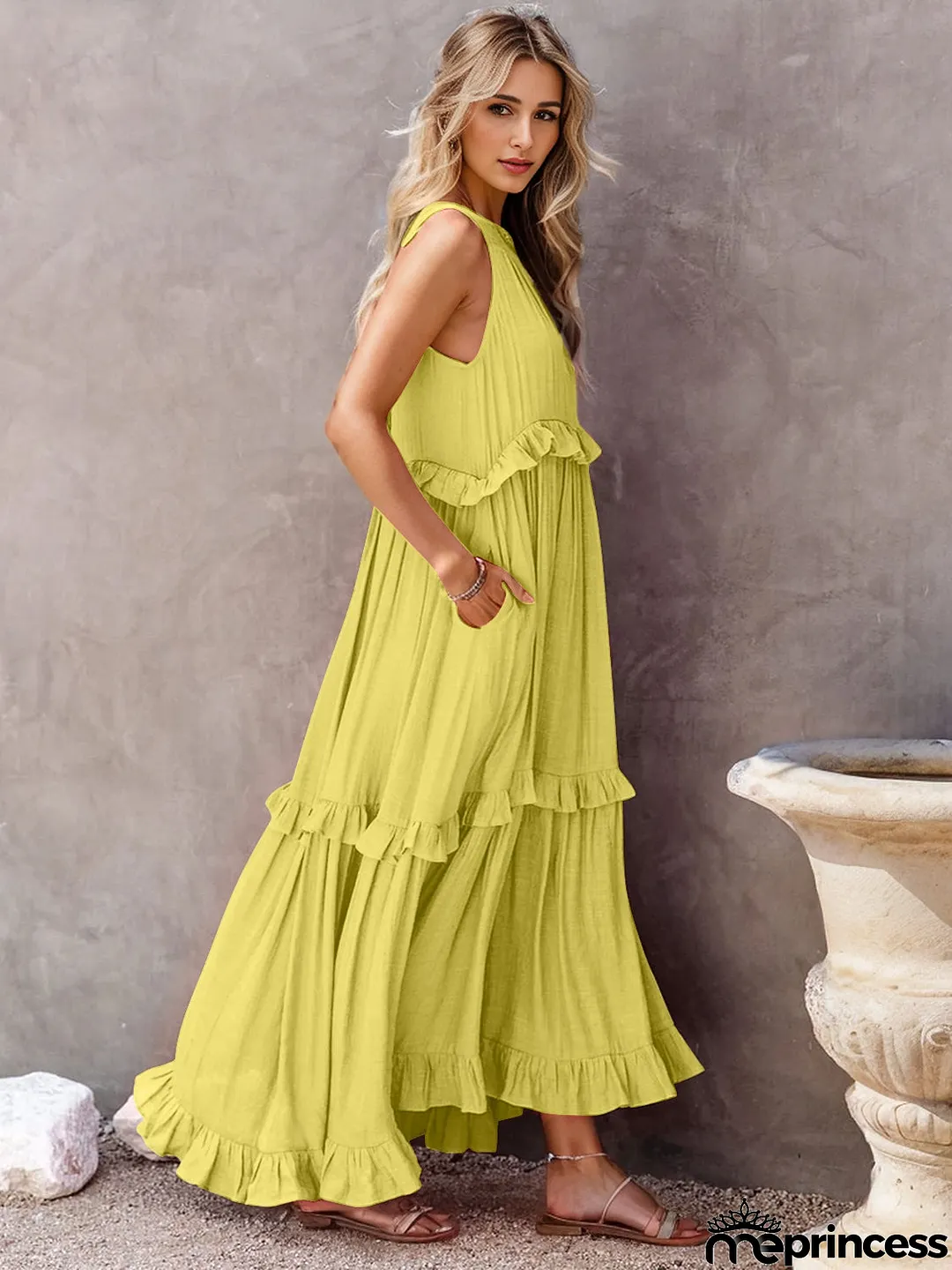 Feminine and light Dress