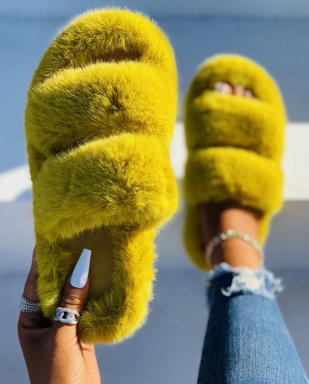 2021 Fashion Modern Slippers Women Winter Outdoor Fur Slides Fluffy Furry Shoes Ladies Flat Platform Footwear Cozy Celebrities