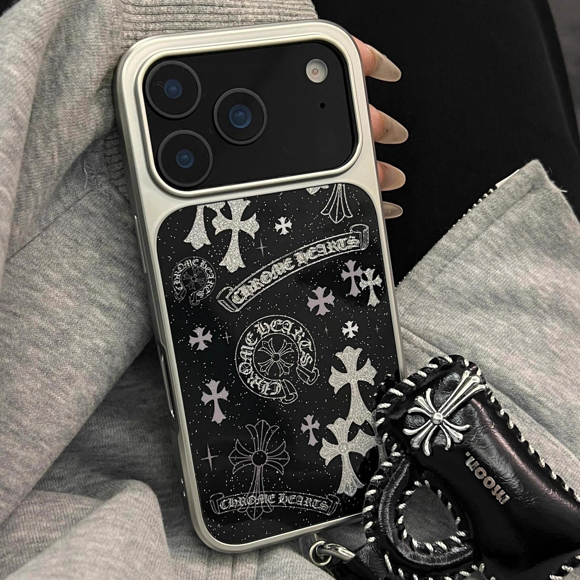 キラキラ輝くiphone17/17pro ケースクロム ハーツ iphone16/16pro