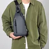 Sac bandouli&egrave;re imperm&eacute;able pour homme avec port de chargement USB