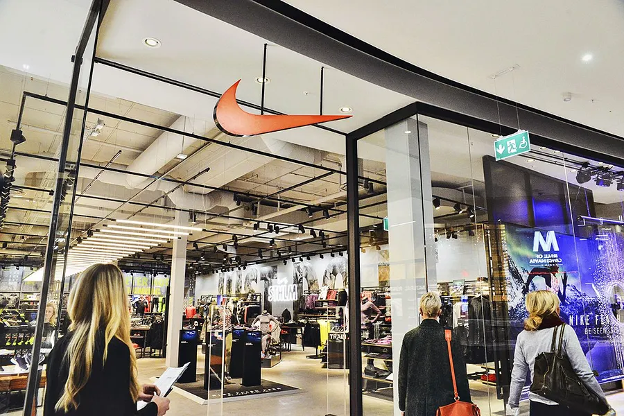felszívódás He class Nike boutique Stockholm split Harmonikus nyírás