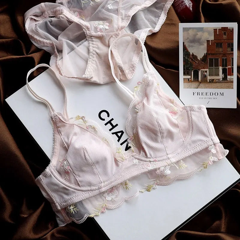 French Embroidery Sexy Lingerie Women Wire Free Lace Bra and Panty Set Underwear Cute Girl Small Chest Short Skin Care Kits