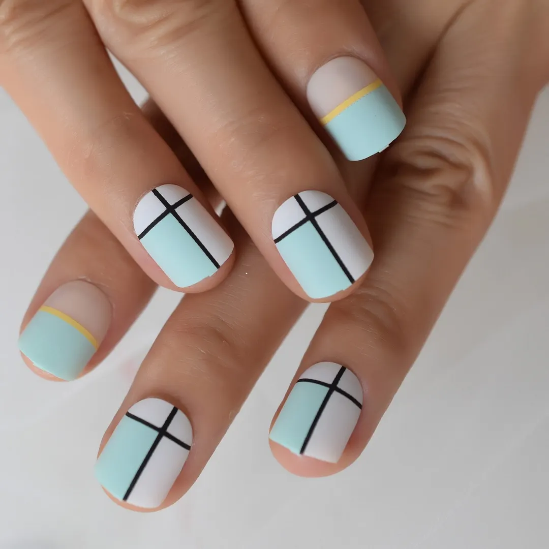 Reusable Geometric Press On Nails Special Girls False Nails Green Nude Custom Artificial Fingernails Short Round Tips-Nail Inspo