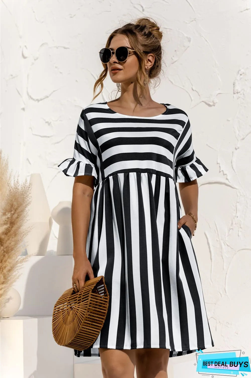 Loose Dress with Ruffled Stripes and Contrasting Colors