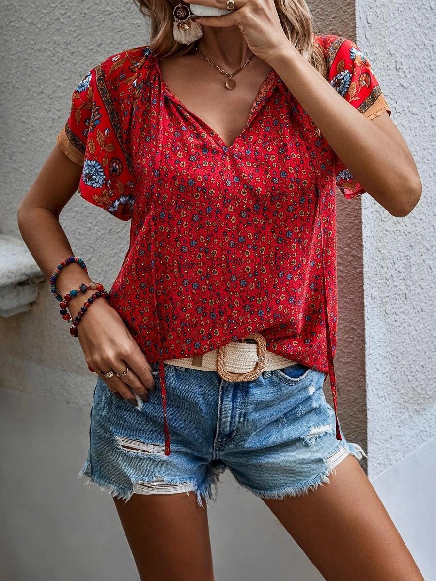 Stay Cool and Trendy with this Breathable Printed V-neck Shirt for Summer Days