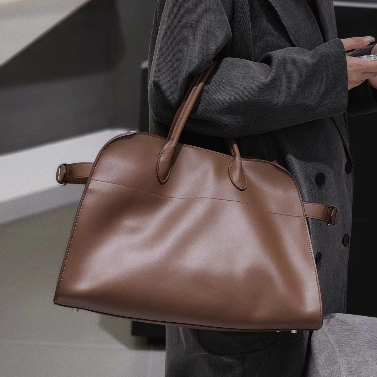 Cowhide Bag 2025 New Large Capacity Tote Bag Genuine Leather Versatile Commuter Shoulder Handbag Women's Large Capacity