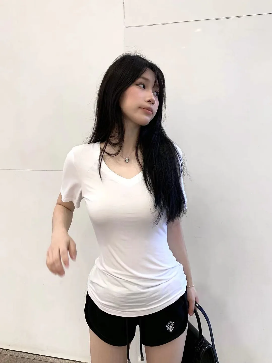 Uveng Uveng Cotton V-Neck Short-Sleeved T-Shirt Female 2024 Summer New Slim Show Thin Hot Girl High Waist Short Top Tide