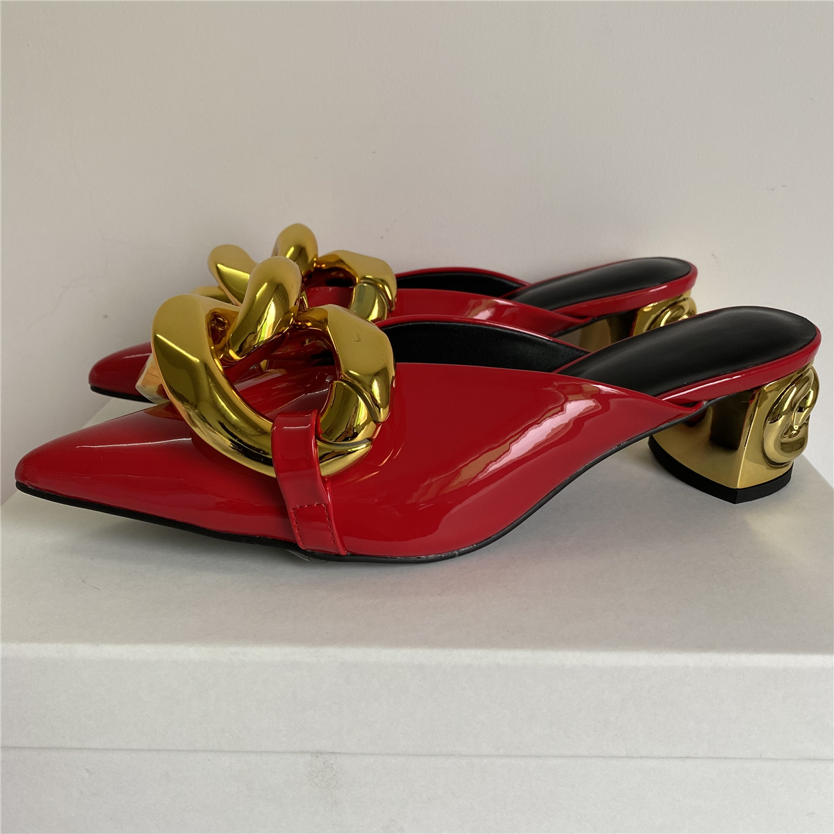 Carved Chains Decor Strange Heel Modern Sandals Women Pointed Toe Patent Leather Slingbacks Big Chain Mules