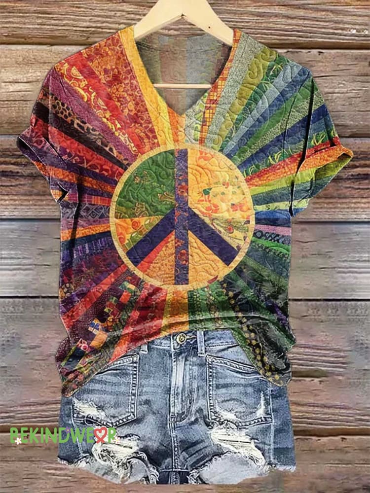 Women&rsquo;s Retro Colorful Peace Sign V-neck Casual T-Shirt Multicolor / S