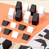 Puzzle g&eacute;om&eacute;trique en bois avec blocs cach&eacute;s et plateau de rangement