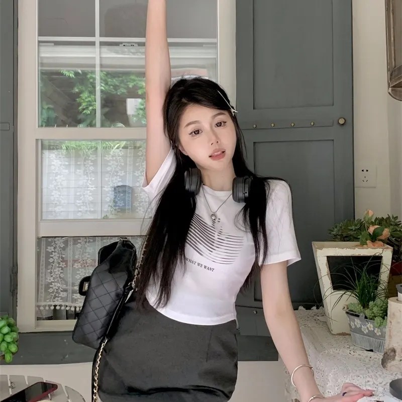 Uveng Uveng Design Sense Hot Girl Bottom Female Summer 2024 New Interior With Short Sleeve Slim Slim T-Shirt Top Tide Ins