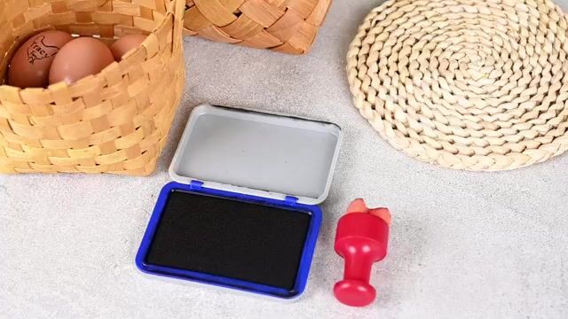 Personalized Chicken Egg Stamp with Ink Pad, Custom Farm Fresh Egg Rubber Stamp for Backyard Farmers and Market Sellers