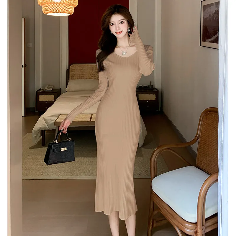 Uveng Pat Gentle Little Whine Fine Knitting Hanging Neck Pure Desire Forked Dress Autumn And Winter Temperament Waist Waist Hip Length Skirt