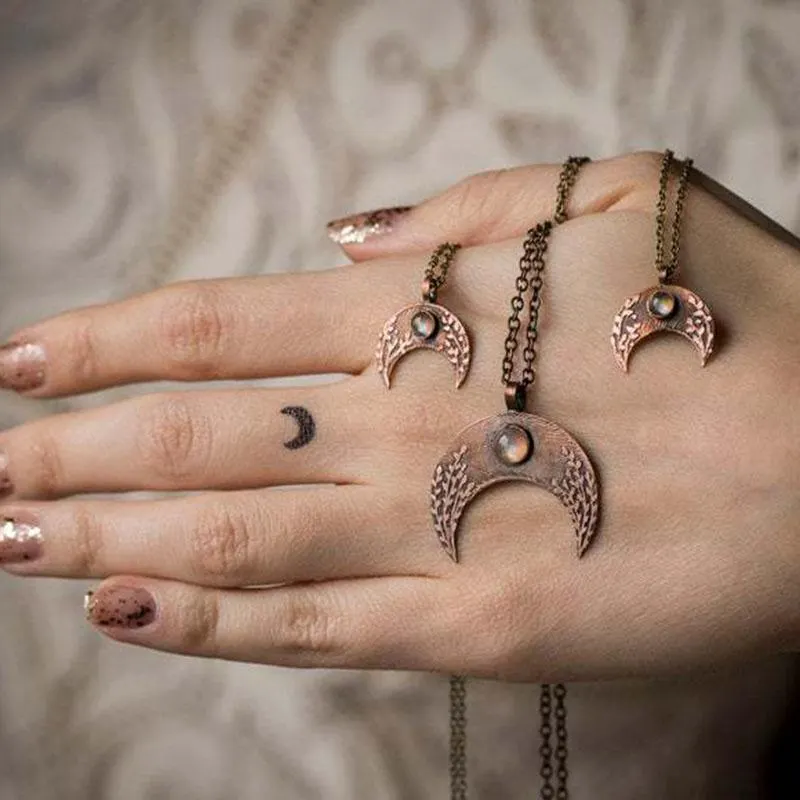 Vintage Bohemia Carved Crescent Moon Stone Necklace