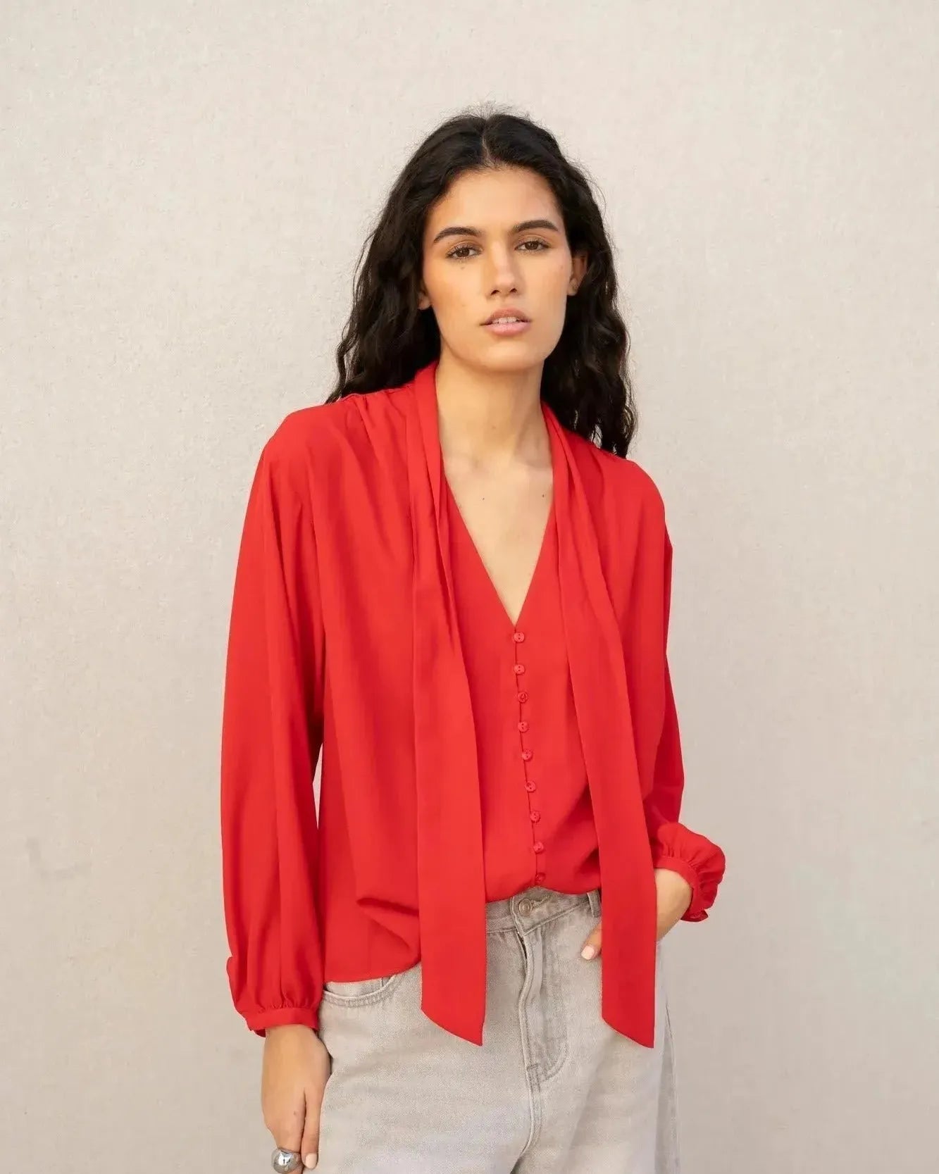 Chemisier Col Lavalli&egrave;re Femme Rouge Fluide &agrave; Manches Longues - Chic et &Eacute;l&eacute;gant