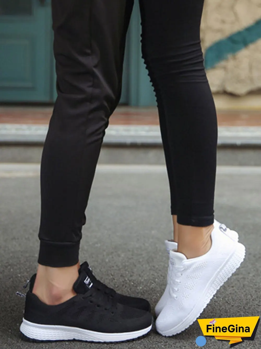 Contrasting Solid Color Breathable Mesh Casual Sneakers