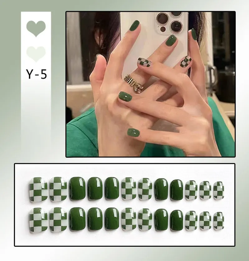 24Pcs Coffee Color With Grids Heart Designs False Nail Full Cover Fake Nails with Glue Detachable Wearable Manicure Nail Tips-Nail Inspo