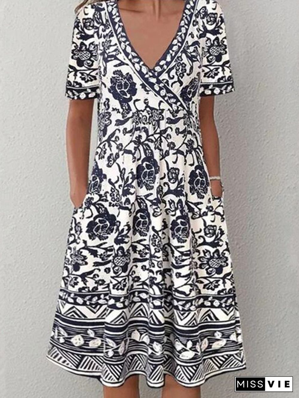 V-neck Short Sleeve Pockets Midi Dress P16323